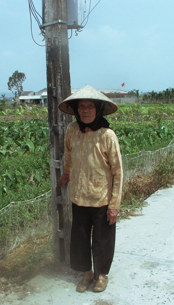 Bà lão by Duc Ta Minh