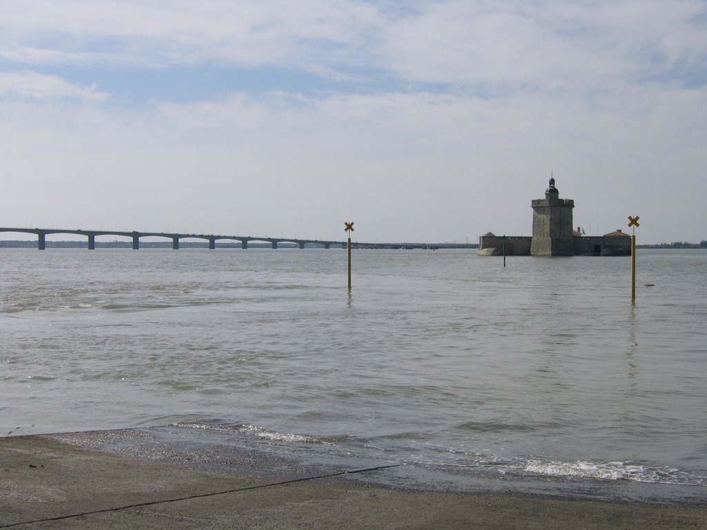 Le Chapus:fort Louvois et le pont de l'ile d'Oléron by Michel ODIC