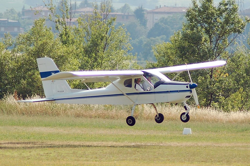 AeC Sassuolo - P92 in atterraggio by Luigi I-MOLA