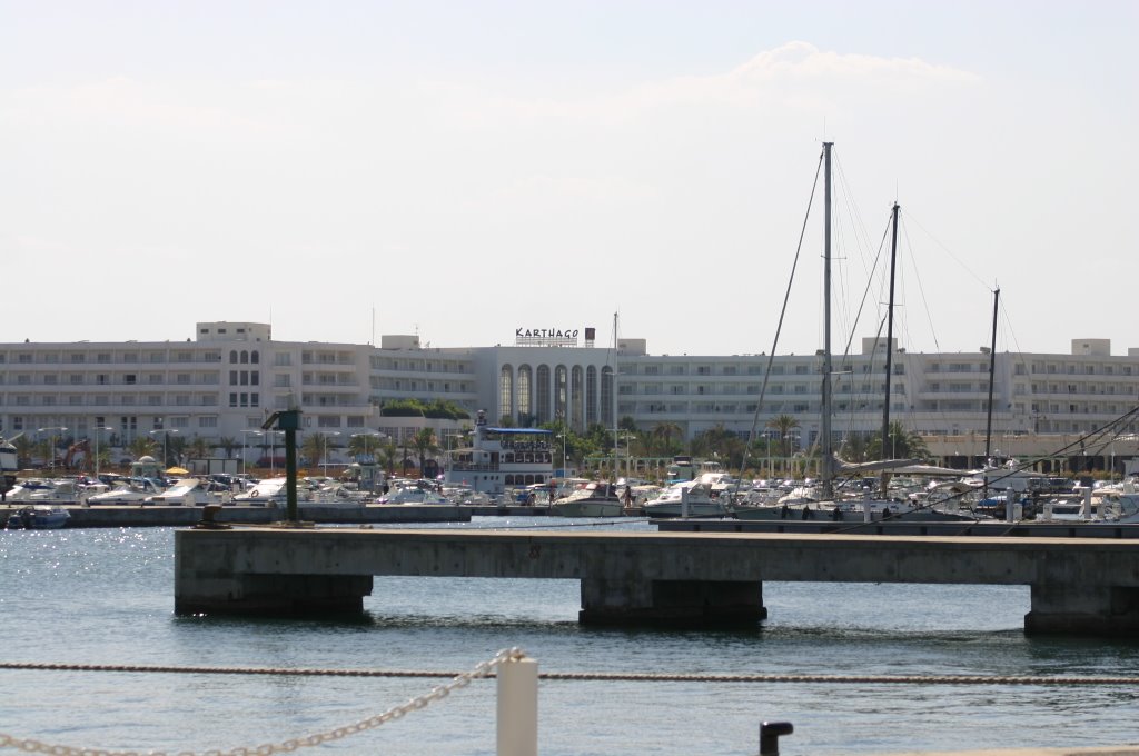 Karthage hotel : vue prise depuis le port de plaisance by philippe derosais