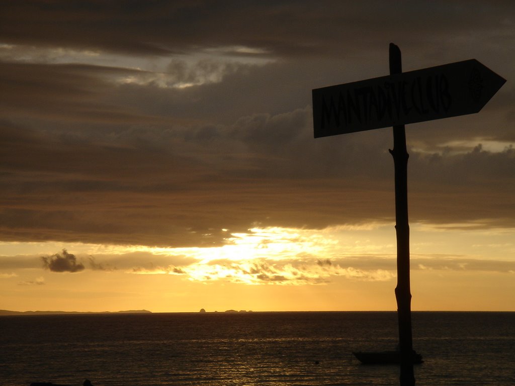 Sunset at Madirokely beach by Takayuki Izumi