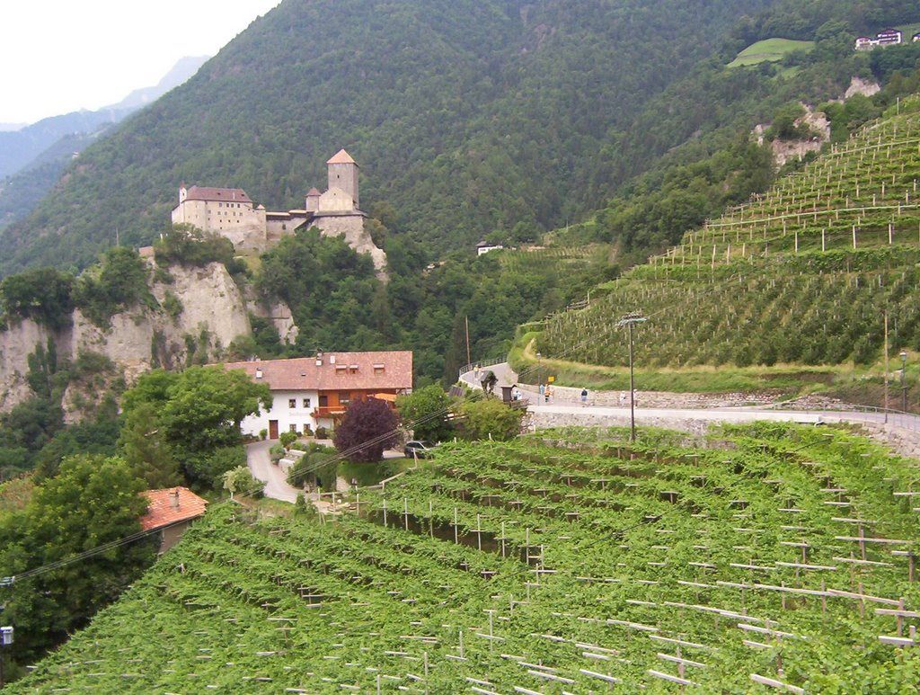 Dorf Tirol Festung 02 by Klaus Brink