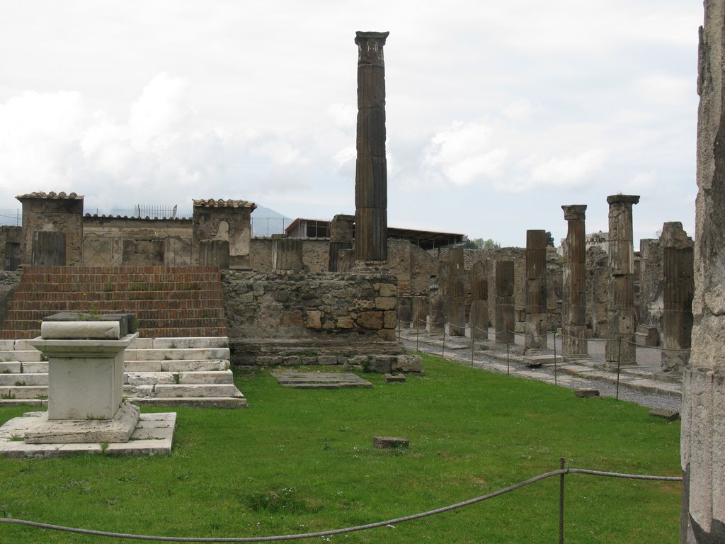 Pompei by Michel Manevich