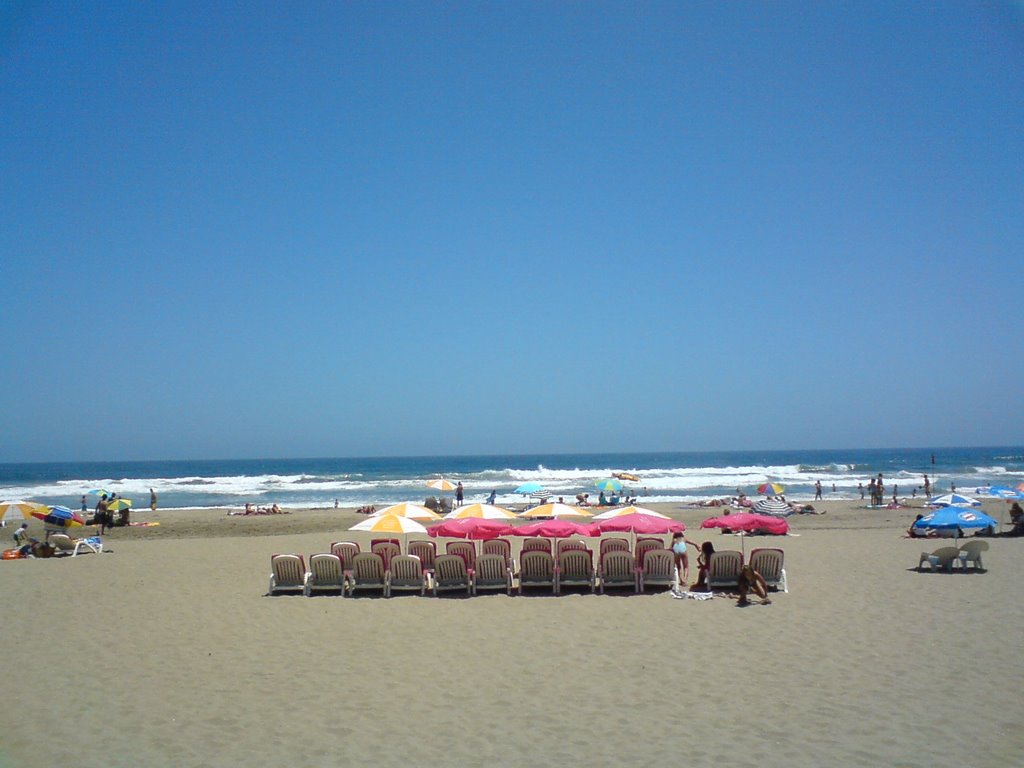 Playa Arenas Blancas de Maitencillo by Luis E. Otaíza