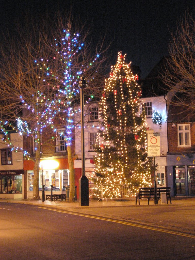 Wokingham at Christmas by JohnBe