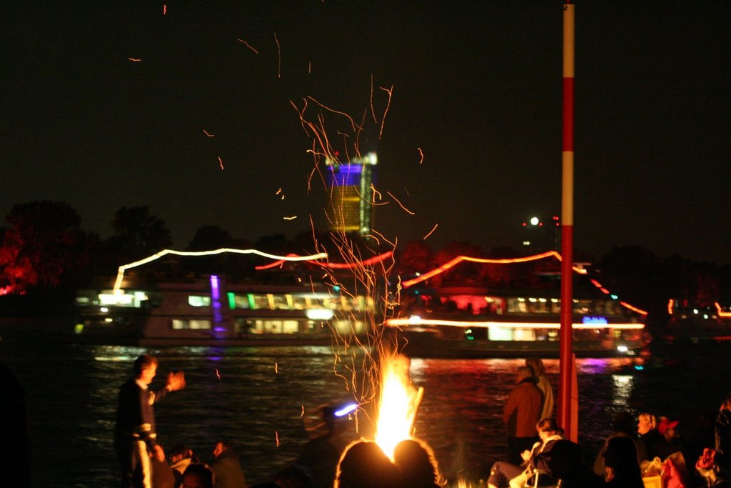 Bonn, Rhein in Flammen 2009 by Wim de Vries