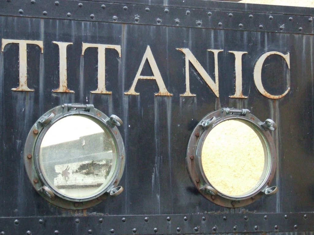 Titanic Porthole by bobbyfrombearsden