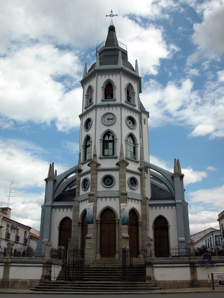 Frontaria da Igreja Matriz de Reguengos de Monsaraz by Sergio Monica