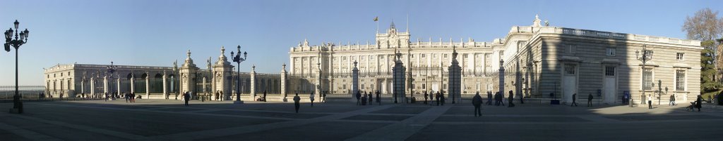 Madrid. Panorámica del Palacio Real desde La Almudena. by jmazcona