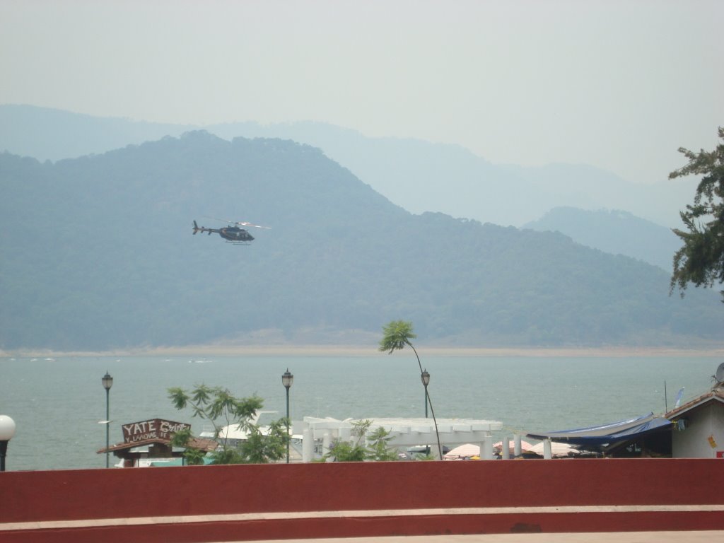 Helicoptero desde alameda del bicentenario by ligartijo002