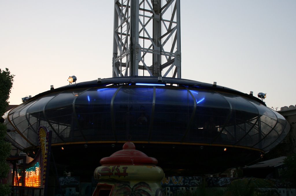 Fairground tower in Hannibal park. by tormentor4555