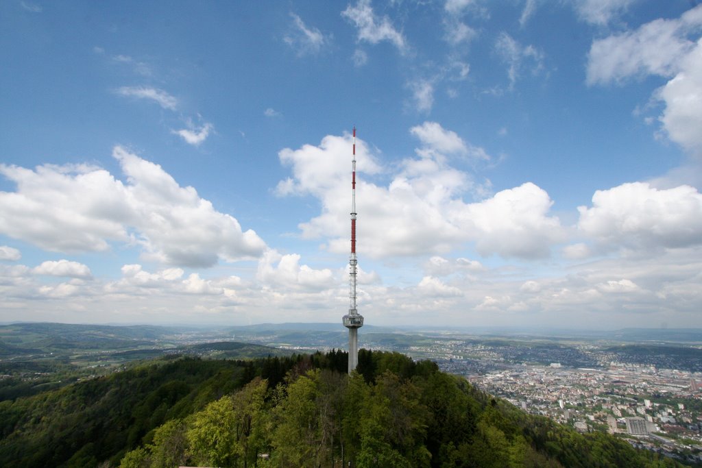 The Uetliberg TV tower by jonahjones