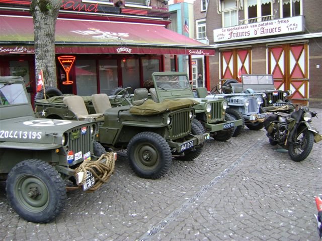 Kelly's Heroes Army Vehicles 05-09 by De Laars