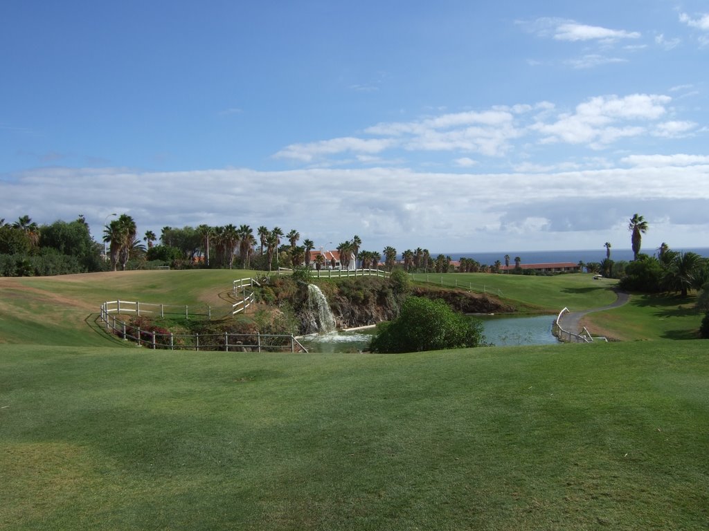 Wasserfall auf dem Golfplatz by Bruno50