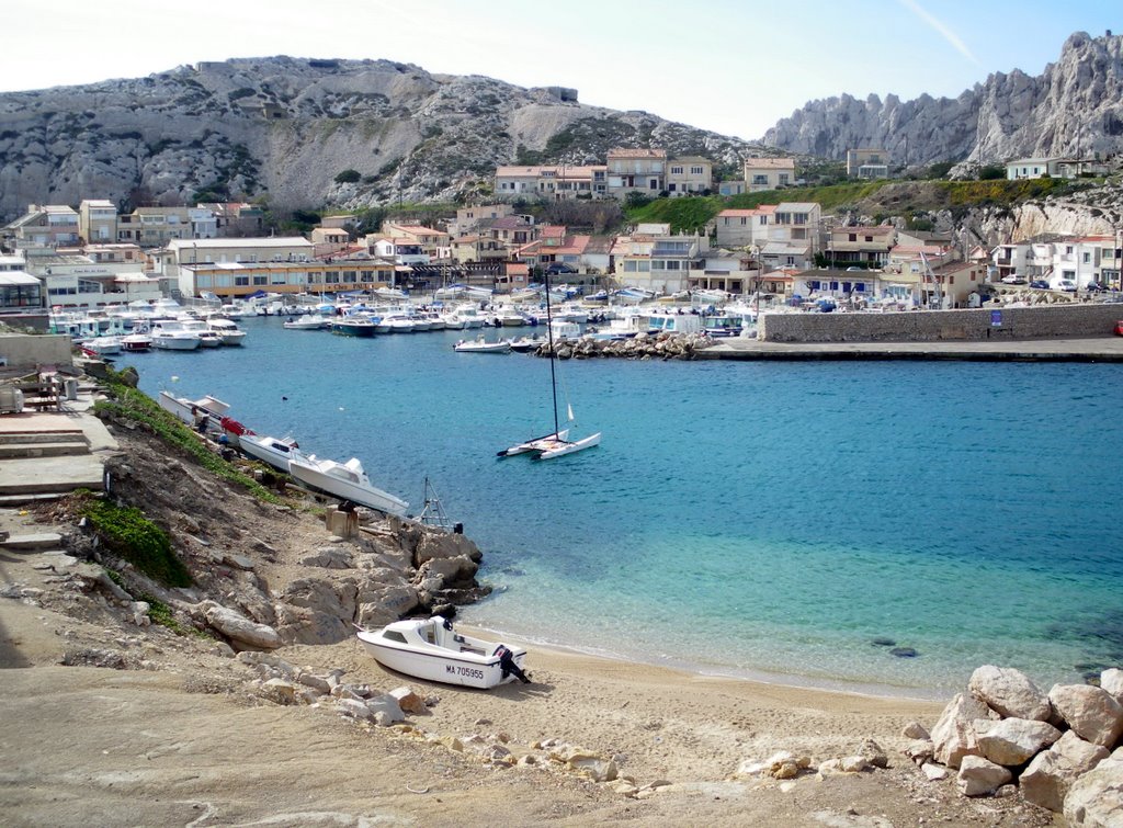 Marseille, le port des Goudes. by Louis Nivaggioli