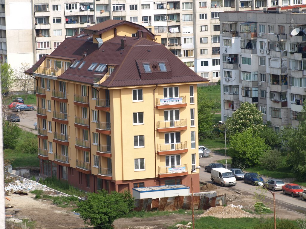 The Yellow House in Lulin by Nikola Cvetkov