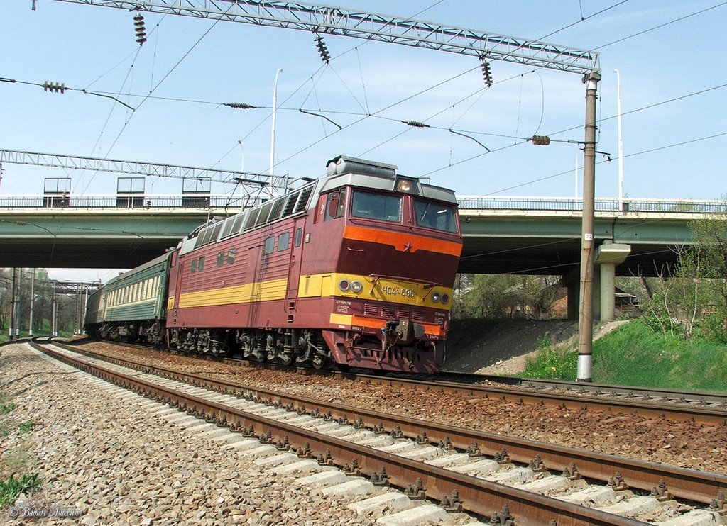 Electric locomotive ChS4T-696 with train by Vadim Anokhin