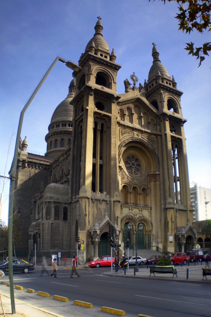 Parroquia del Santísimo Sacramento by Patricio Cabezas