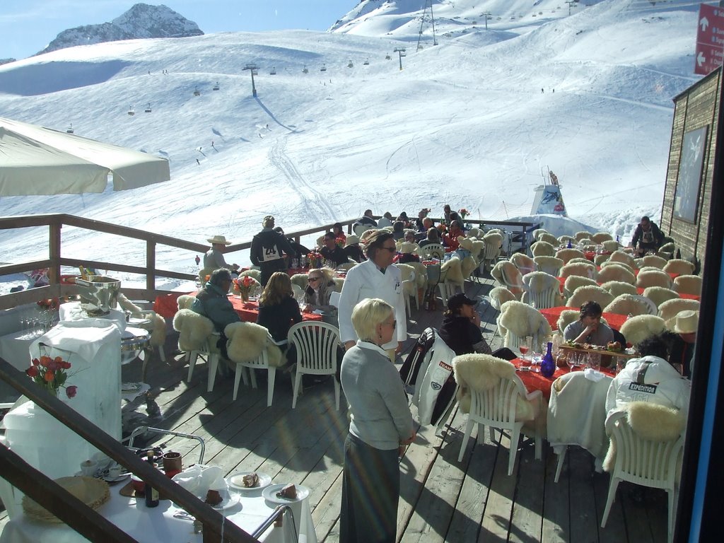 Corviglia - Bergstation der Standseilbahn (3) - Nobelrestaurant - März 2009 by Wolfgang Hanko