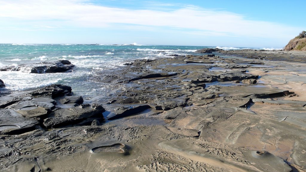 Shore reef at MARENGO near Apollo bay by haruhiko3