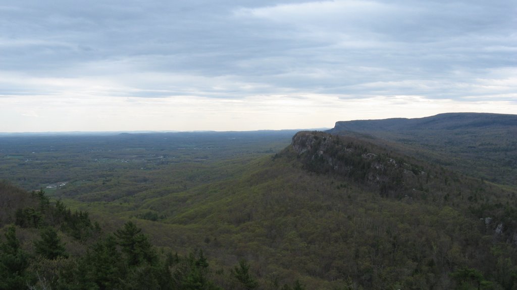 Shawangunks looking south from Mohonk Mountain House by hockyplar