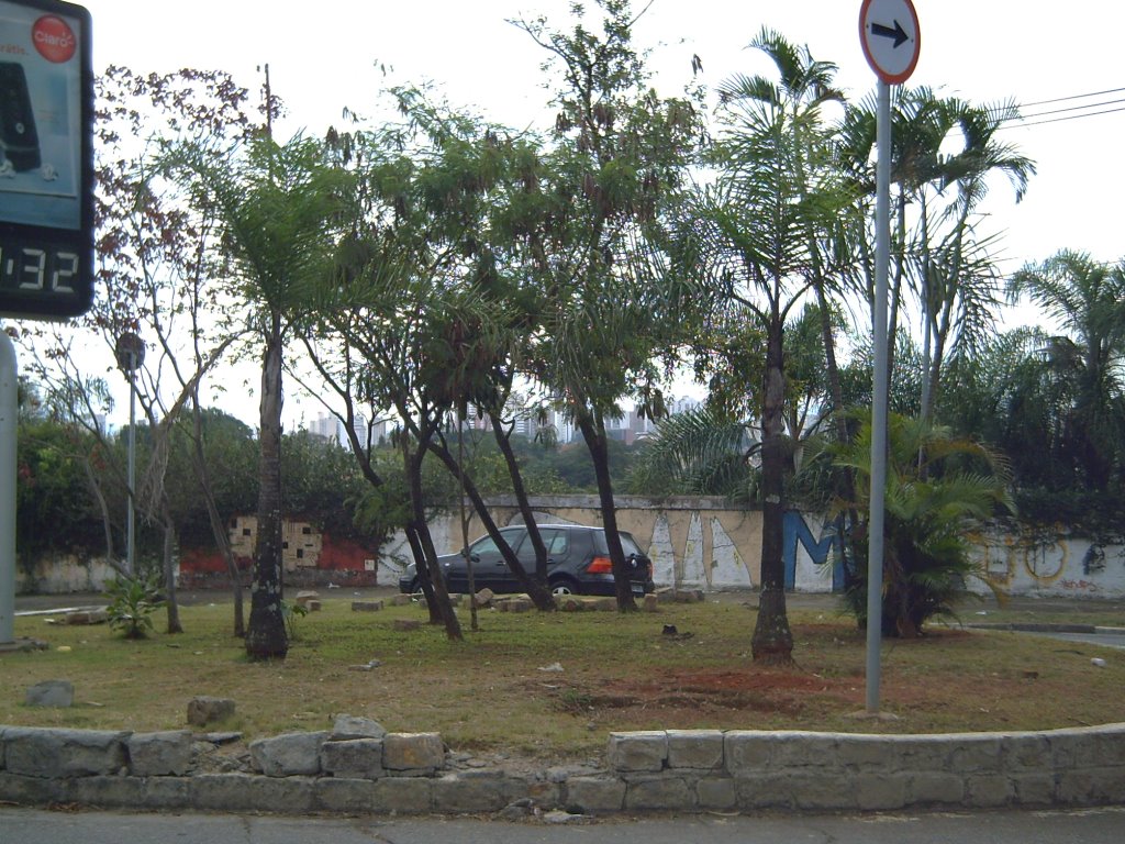 Plaza Raizes do Brasil by José Pedro Martínez