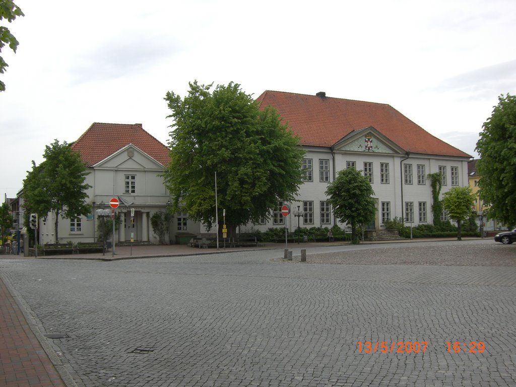 Marktplatz, Alte Wache und Kreishaus by Dr. Friedemann Roeßler