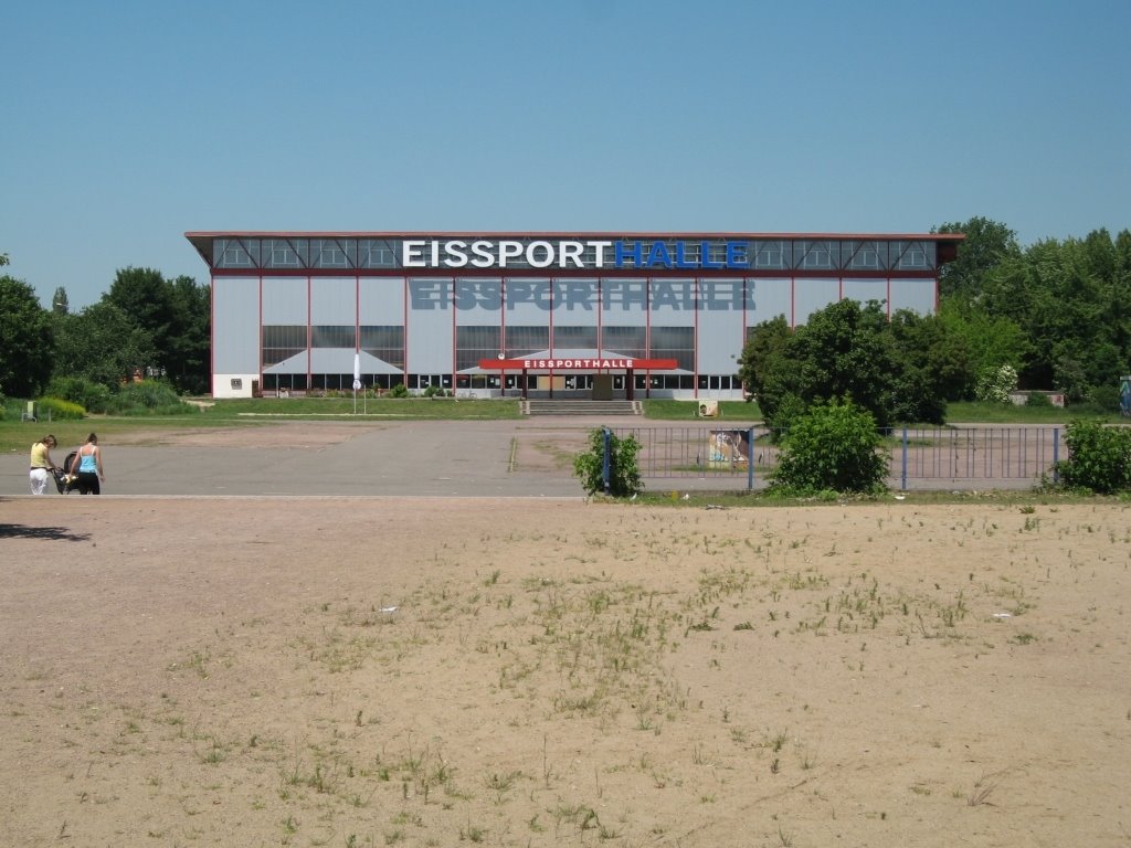 Eissporthalle by Axel Reinhardt