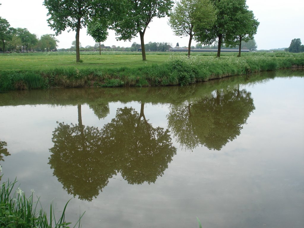 Weerspiegeling by TheiMoors_