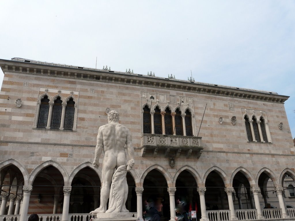 Loggia del Lionello in Piazza della Libertà by Chocolat13