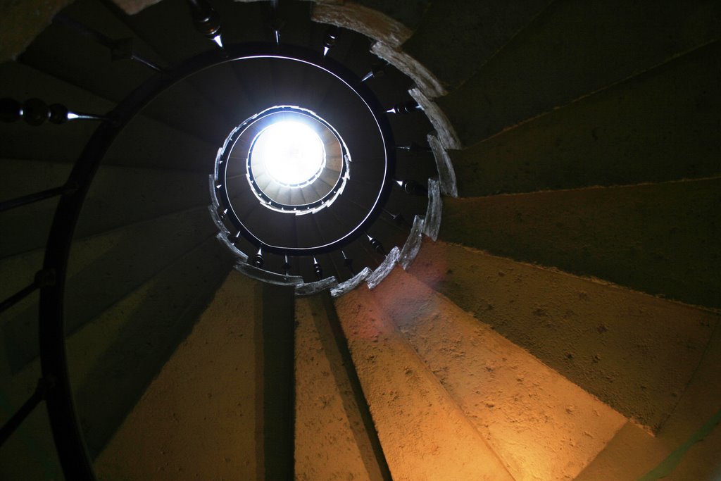 Spiral Staircase by dkeros