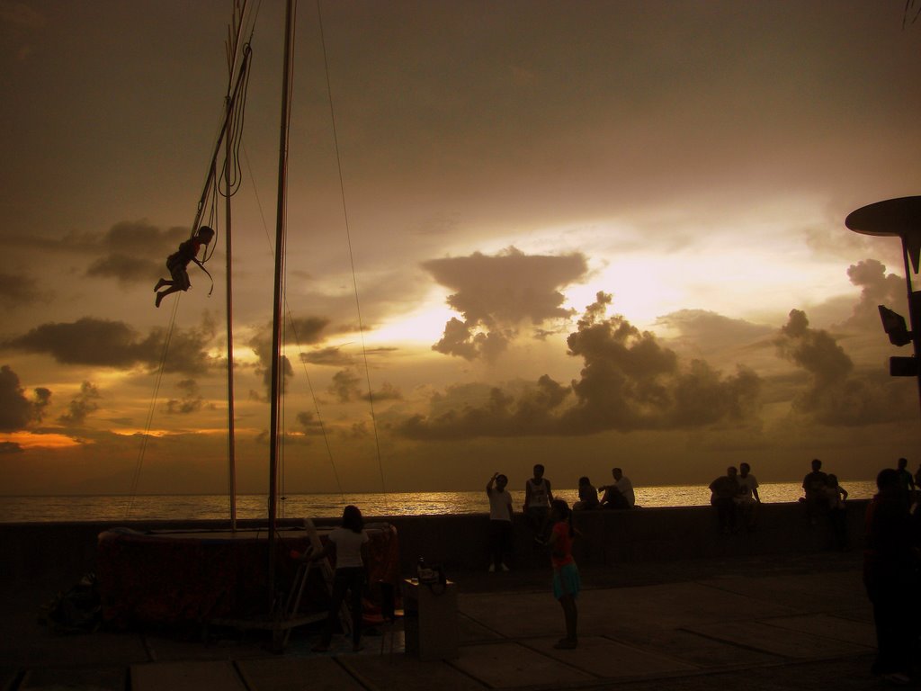 Sunset at Manila Bay by Reden Dizon