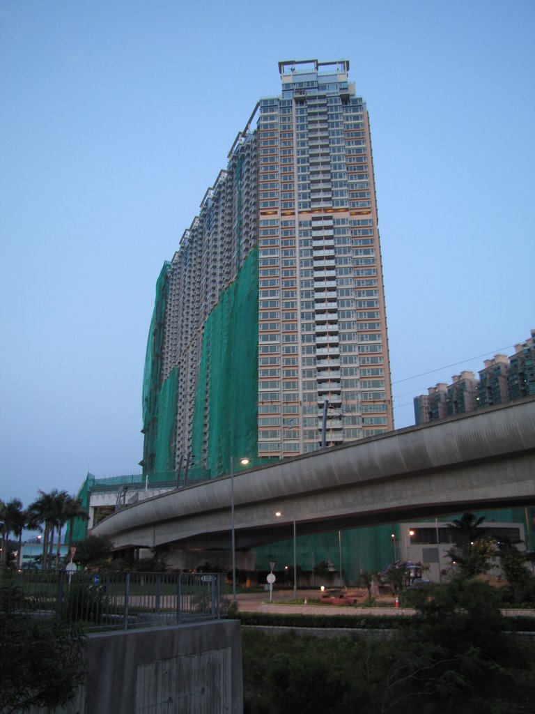 Lake Silver (under construction 2009May) and Wu Kai Sha Station by thinsing