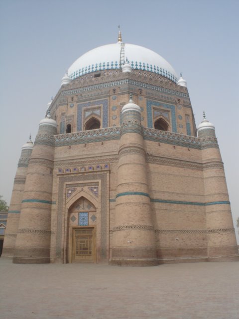 Shrine Hazrat Shah Rukn-e-Alam by M.Akhtar