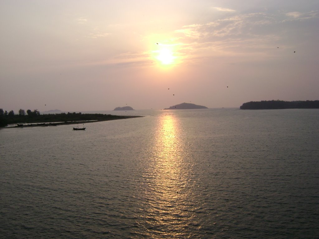 SUN SET AT ARABIAN SEA KARWAR by asifmandlik123