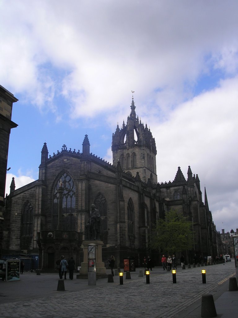 Edinburgh, UK by Phoebe Elef