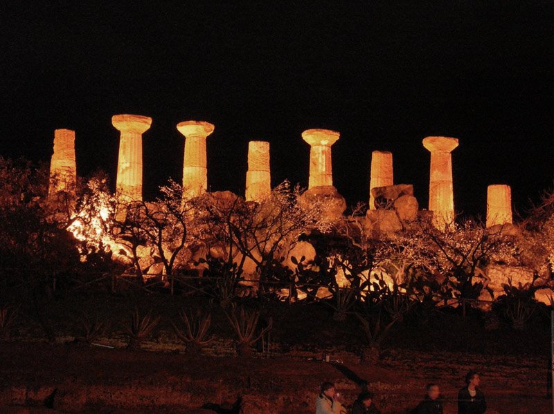 Tempio di Eracle di notte by Mauro Tacca