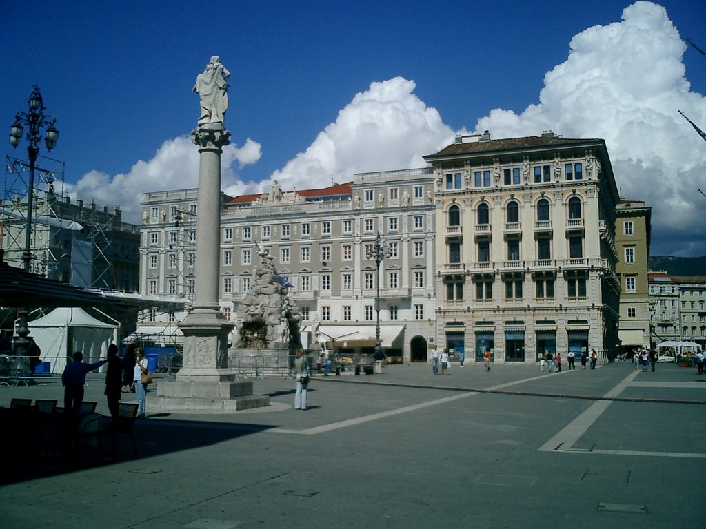 Assicurazioni Generali - Piazza Unità by kajikawa