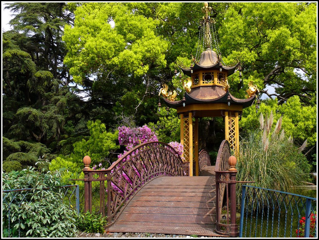 Parco Villa Durazzo Pallavicini - Genova Pegli - Ponticello in stile orientale - GAP 18/04/2009 by ©Luigi Petrazzoli