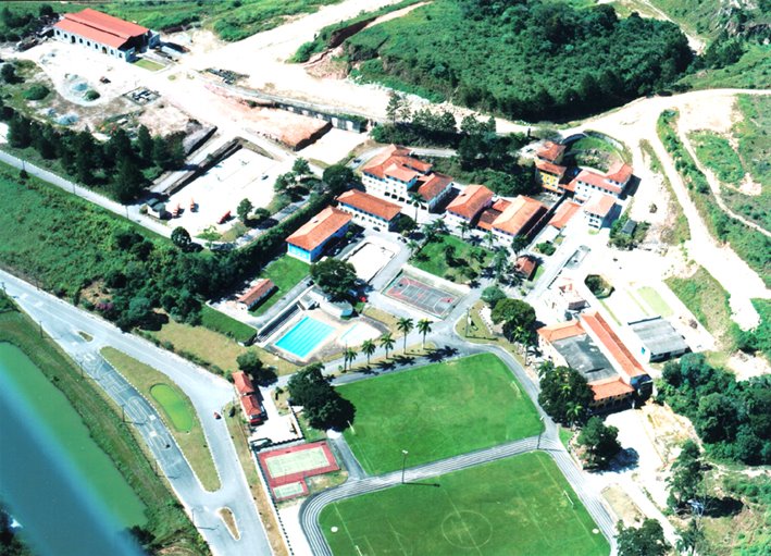 Vista aérea do Instituto Mairiporã by Richard Mendelsohn