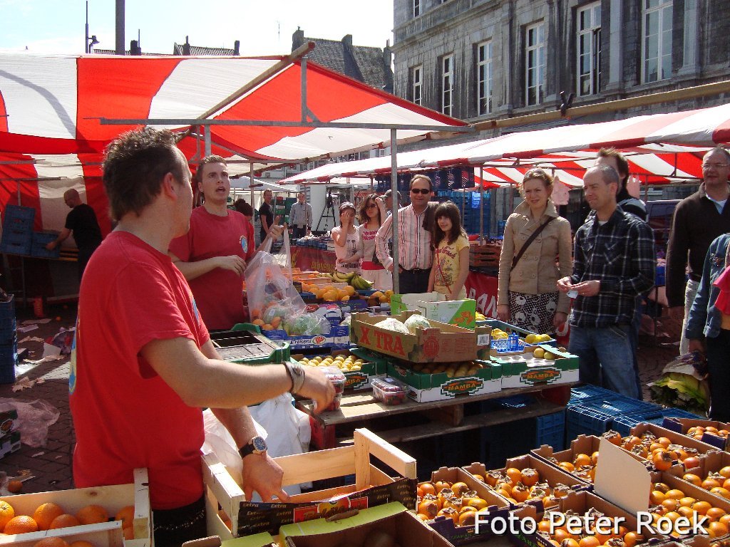 Maastricht Markt Bananenboxer by Peter Roek