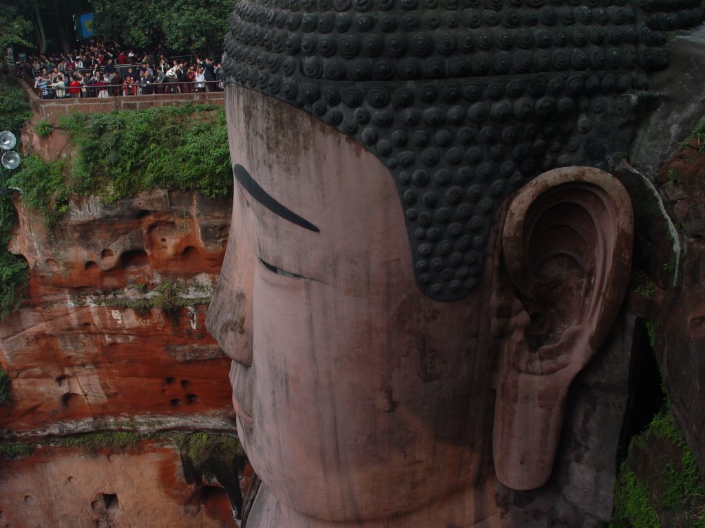 Left side of the Buddha 佛首左面 by Perry Tang