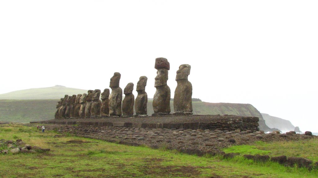 Los 15 Moais en Tongariki by Manuel Méndez Sepúlv…