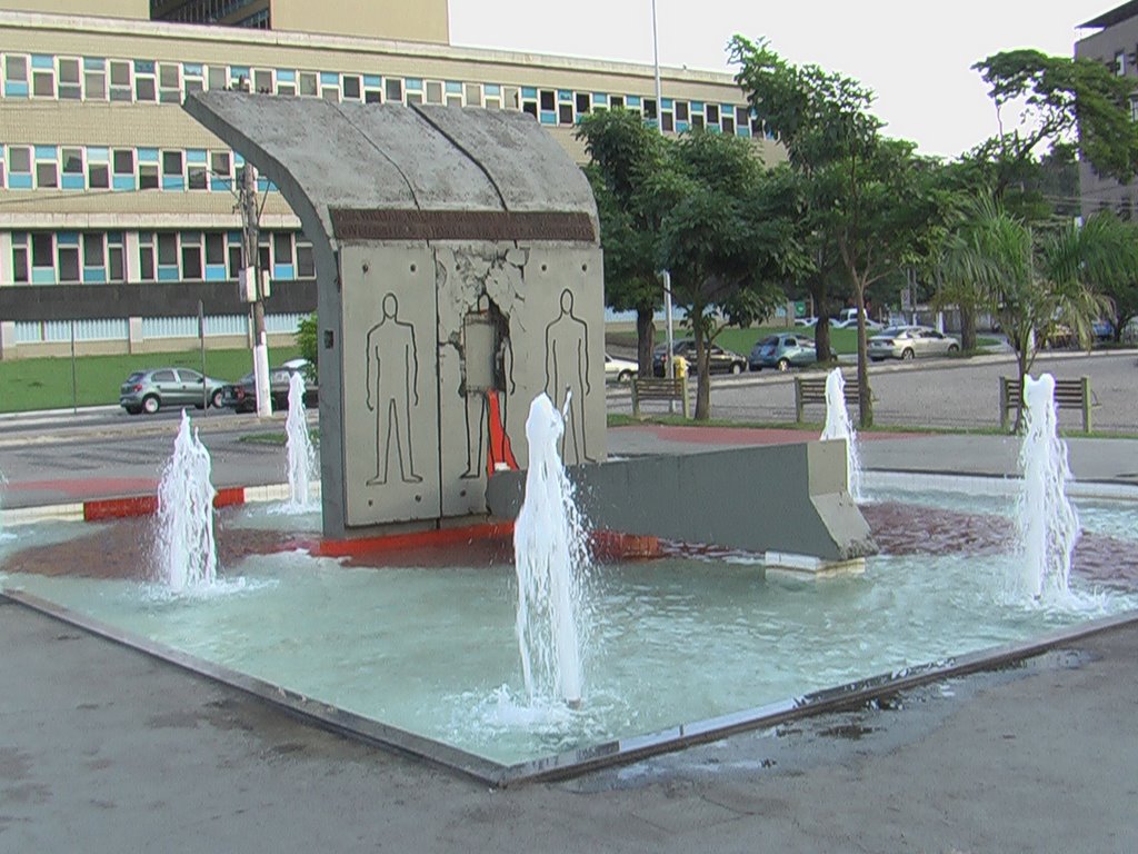 Praça Prefeito Juarez Antunes - Memorial 9 de Novembro por Oscar Niemeyer by Michel Monteiro