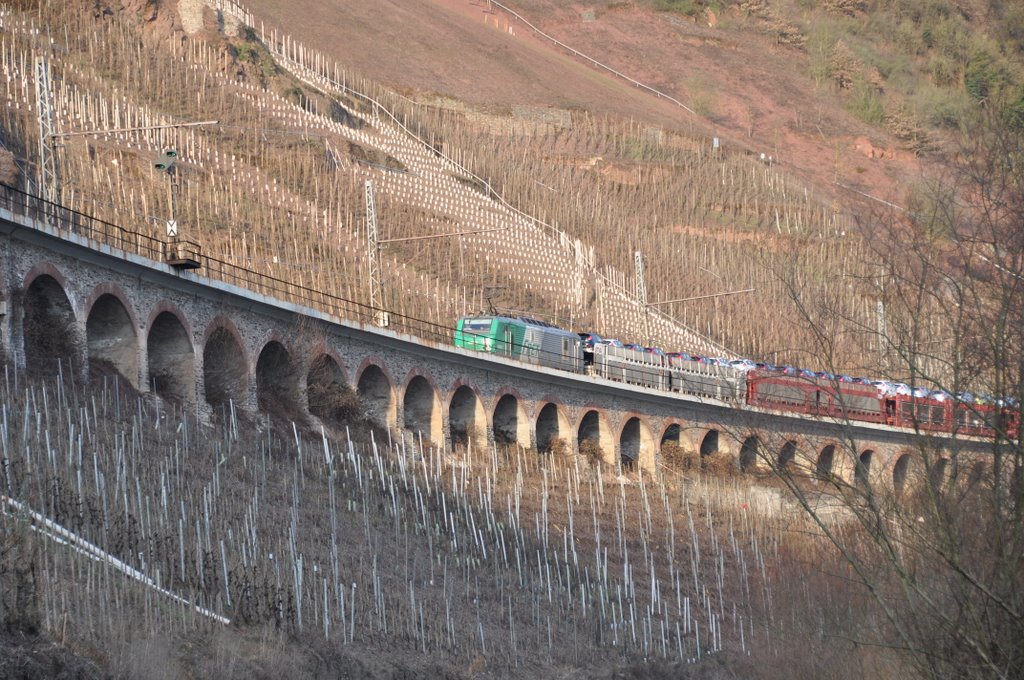 Pünderich Viadukt by Heinz Peierl