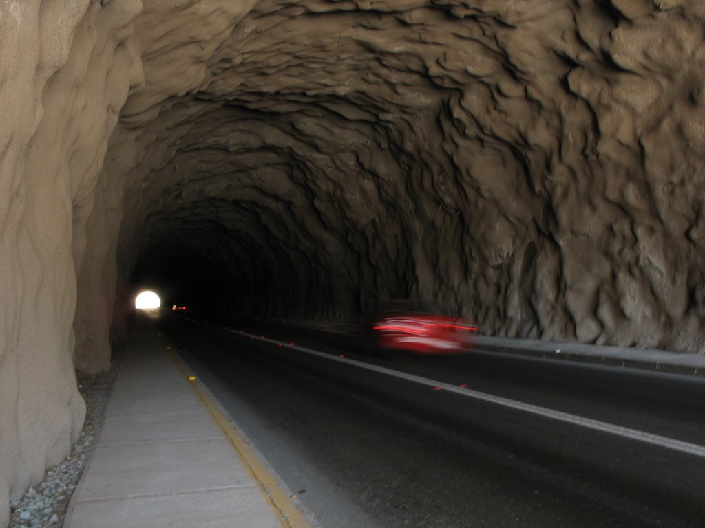 Tunel de embalse Puclaro by Carlos Danyau