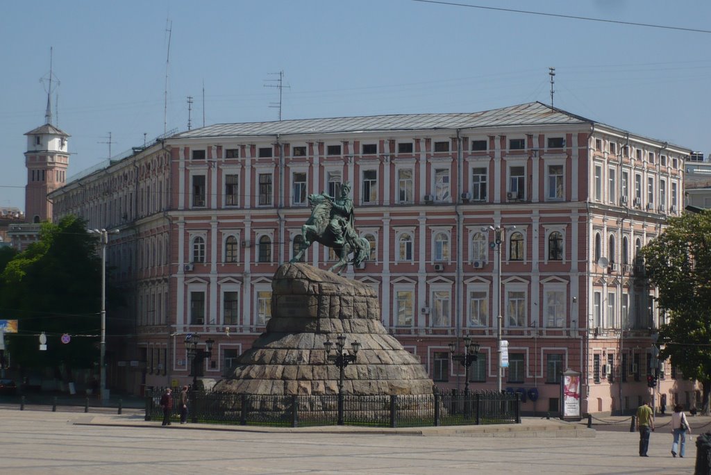 Bohdan Khmenlnytsky statue by pegase1972