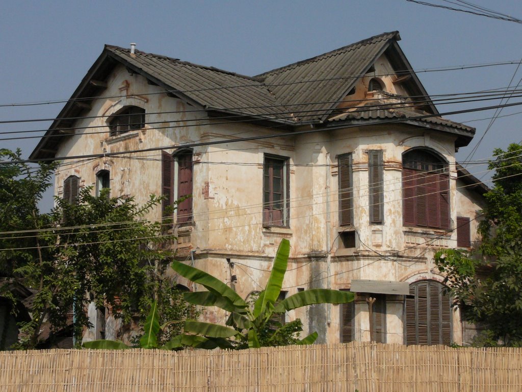 Old french vila, Vientiane by amhenr