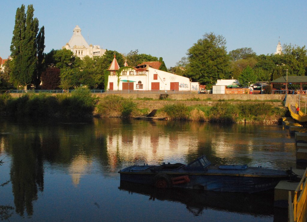 Arad reflections in Mures river by dbsfemino