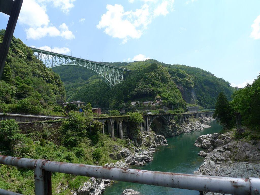 Tsunanose-bridge by yabutsubaki30rou